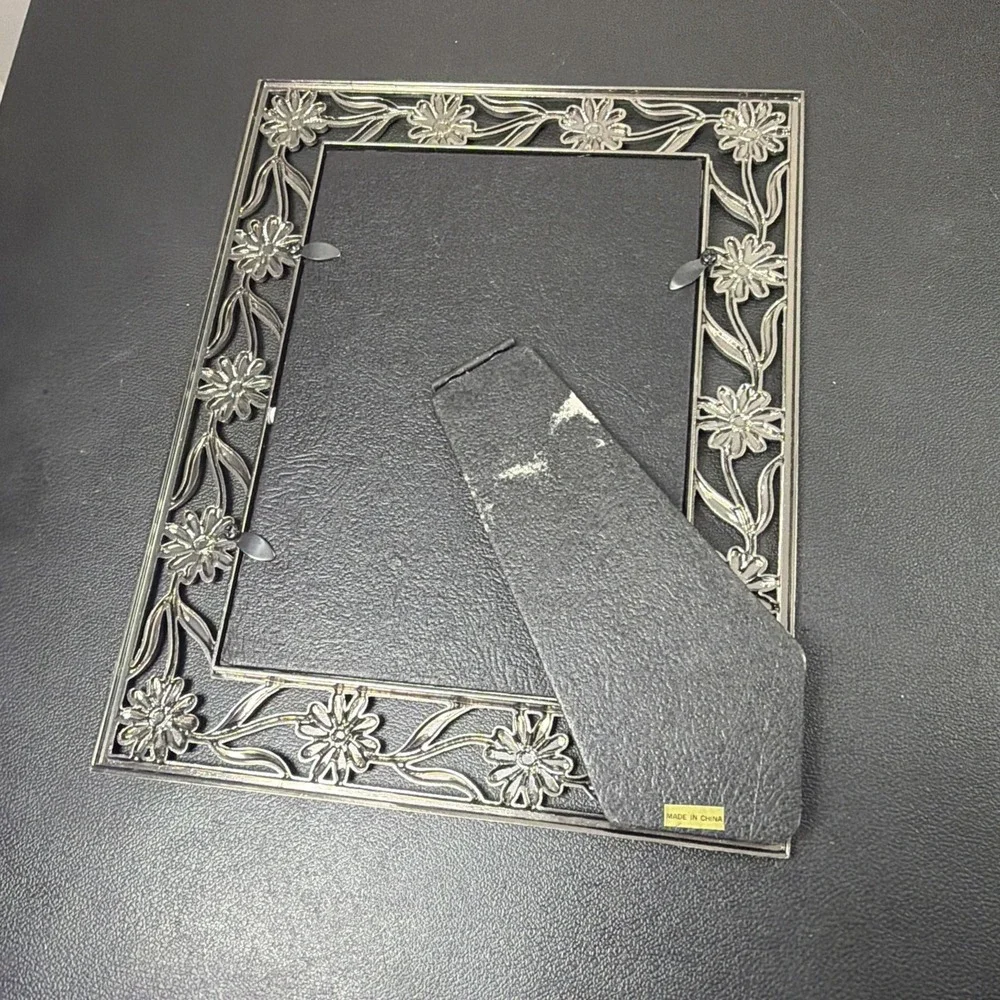 VTG Y2K Silver Finish 5 X 7 Daisy's Picture Frame 90's 2000's Large Metal Gift
